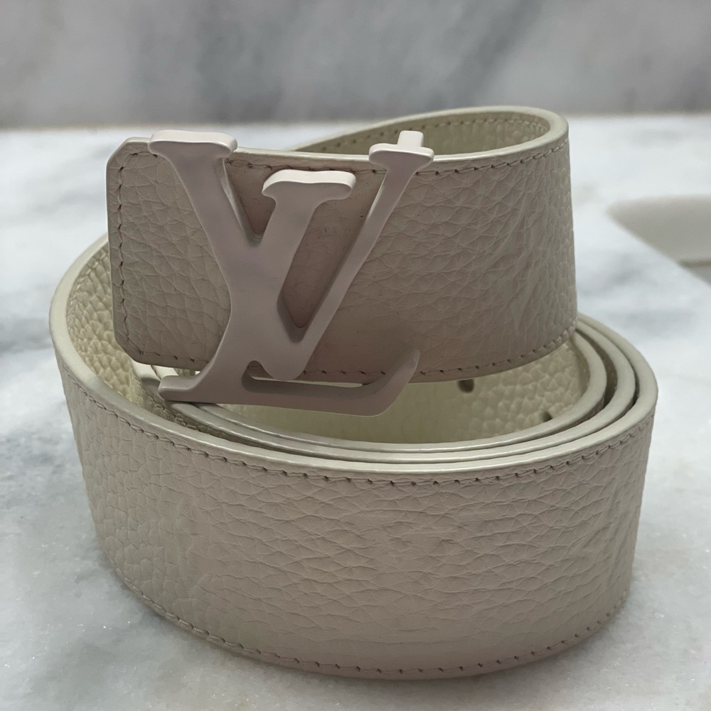 Louis Vuitton Women’s belt size 95